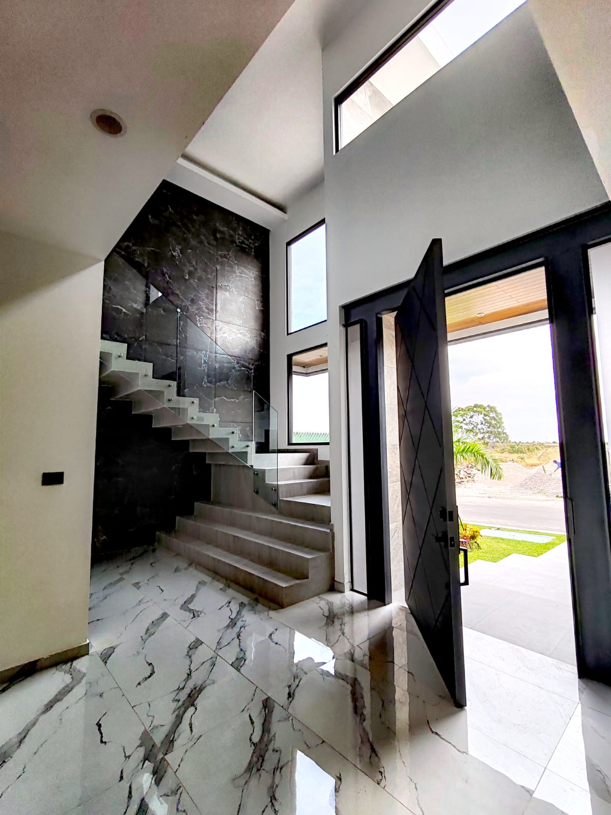 casa en venta Lomas de Cocoyoc con alberca y jardín