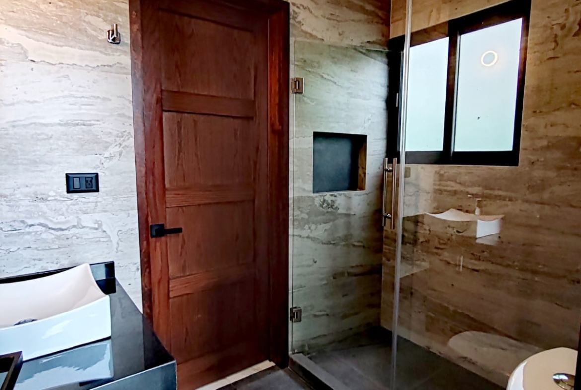 casa en venta Lomas de Cocoyoc con alberca y jardín