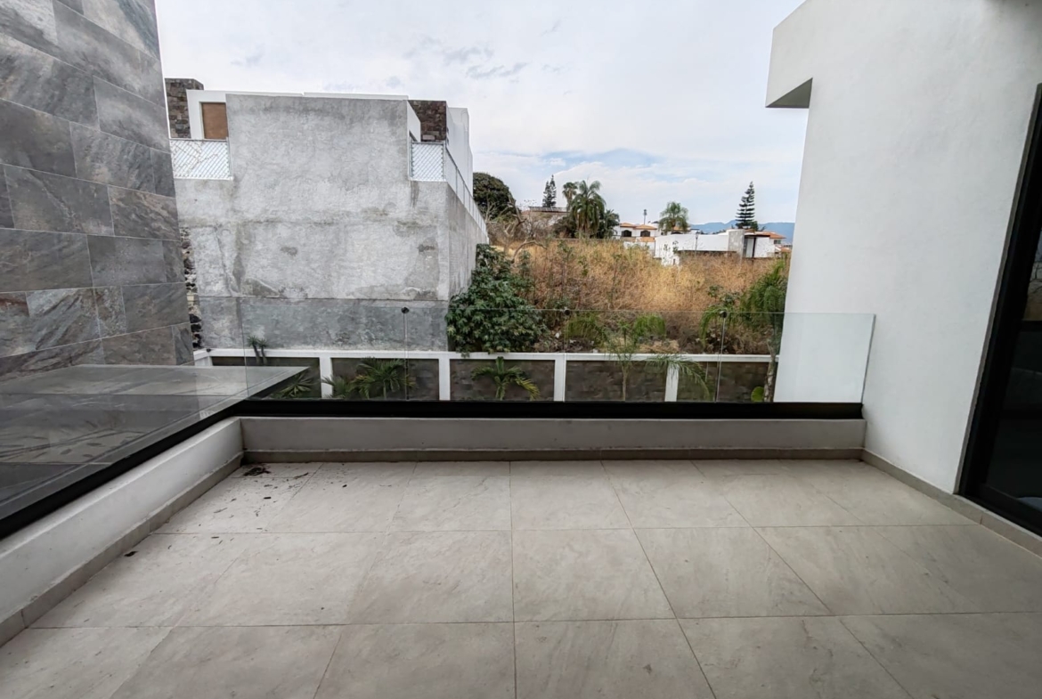 casa en venta Lomas de Cocoyoc con alberca y jardín