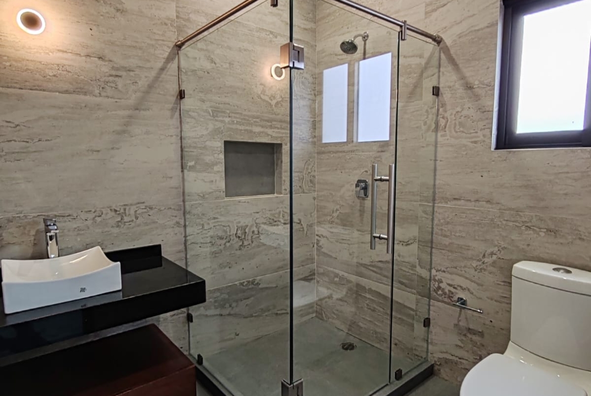 casa en venta Lomas de Cocoyoc con alberca y jardín